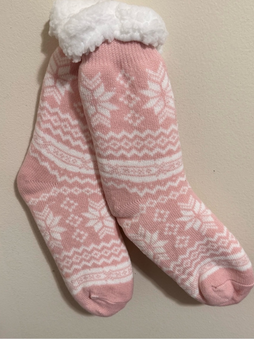 Cozy Pink Sherpa Lined Holiday Cabin Socks NEW